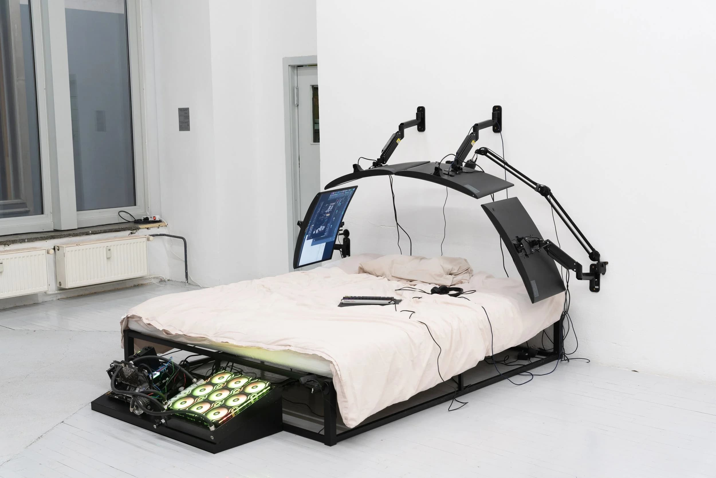 Filip Kostic, Bed PC: a bed with suspended monitors and a water-cooled computer built into its frame